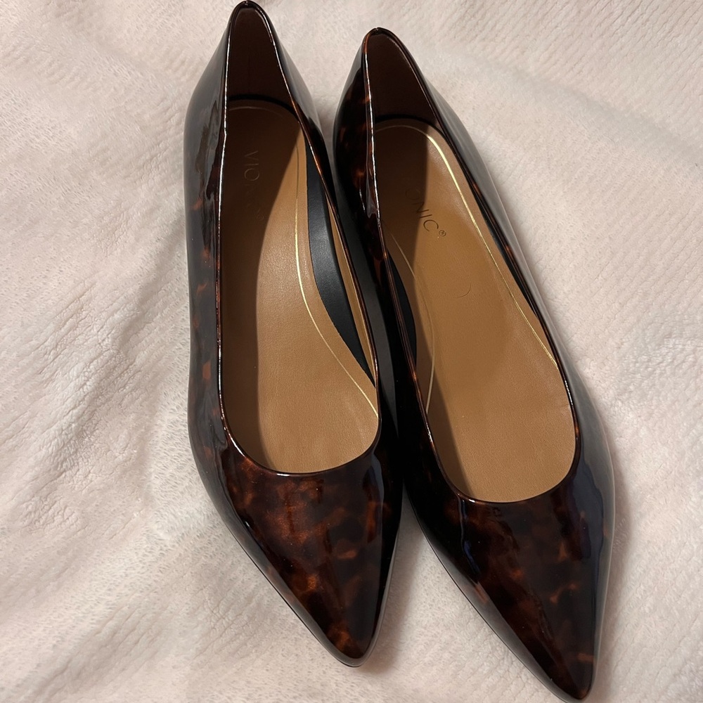 NIB VIONIC LENA FLATS SIZE 8-1/2